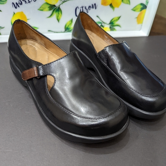 Dansko Shoes - Dansko Women's Flat Comfortable Shoes Size 37EU/6.5-7 US, Leather